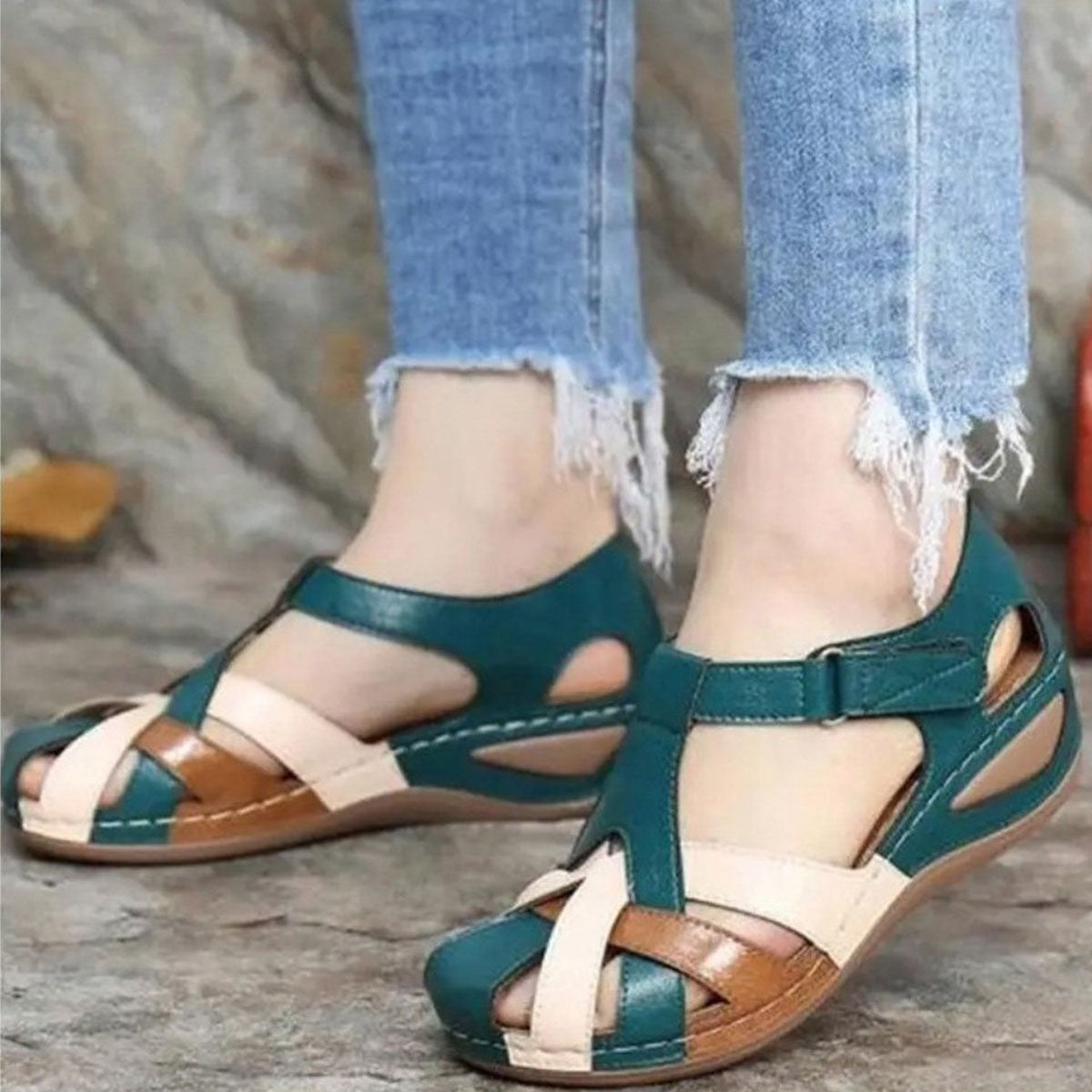 2025 primavera y verano nuevas sandalias huecas de suela gruesa para mujer